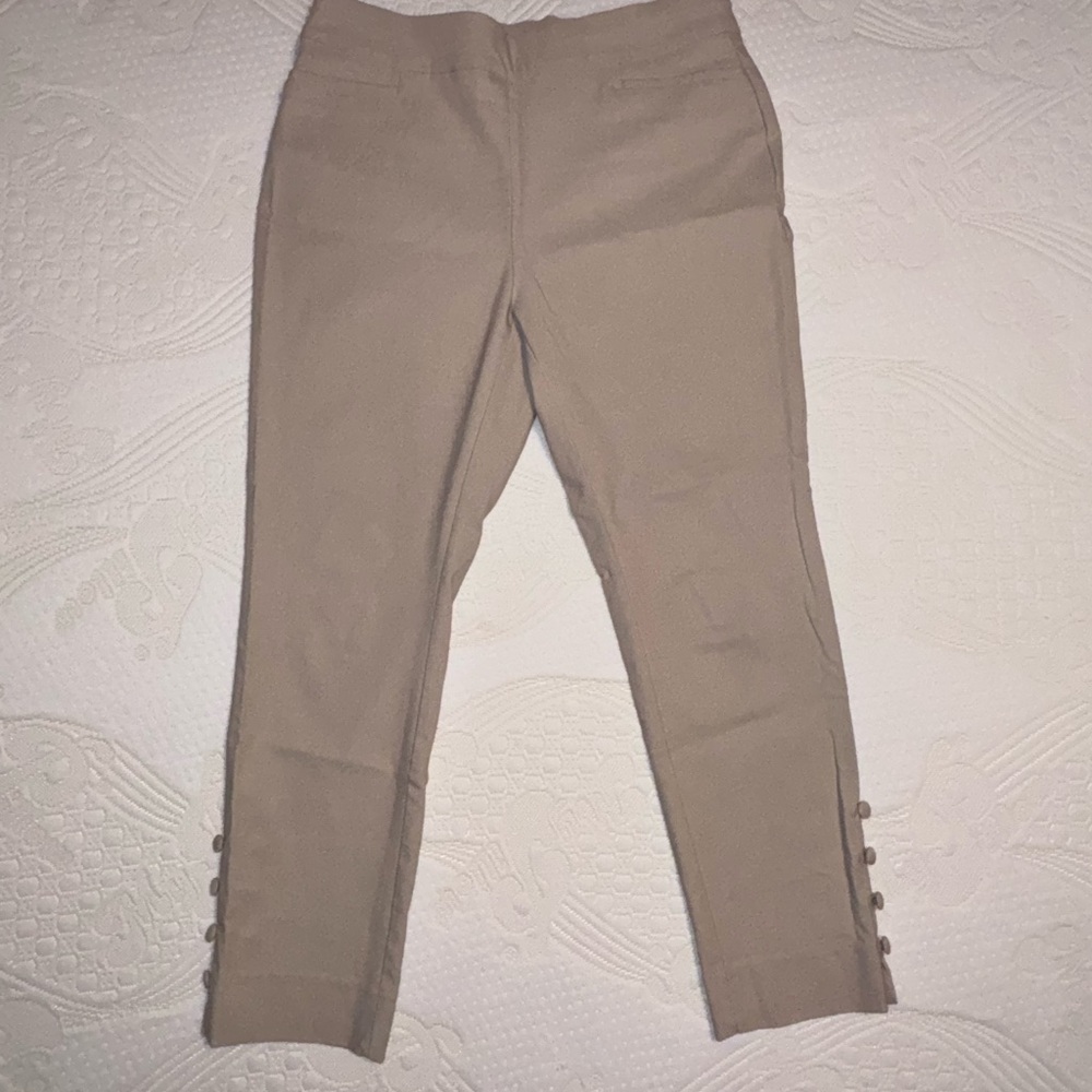 NWOT Chico’s petite “So slimming” tan stretch ankle pants